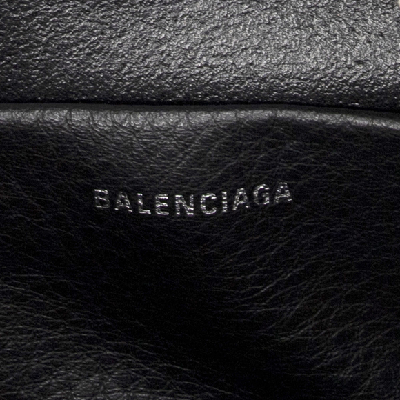Balenciaga XS Everyday Camera Bag - Picture 8 of 8